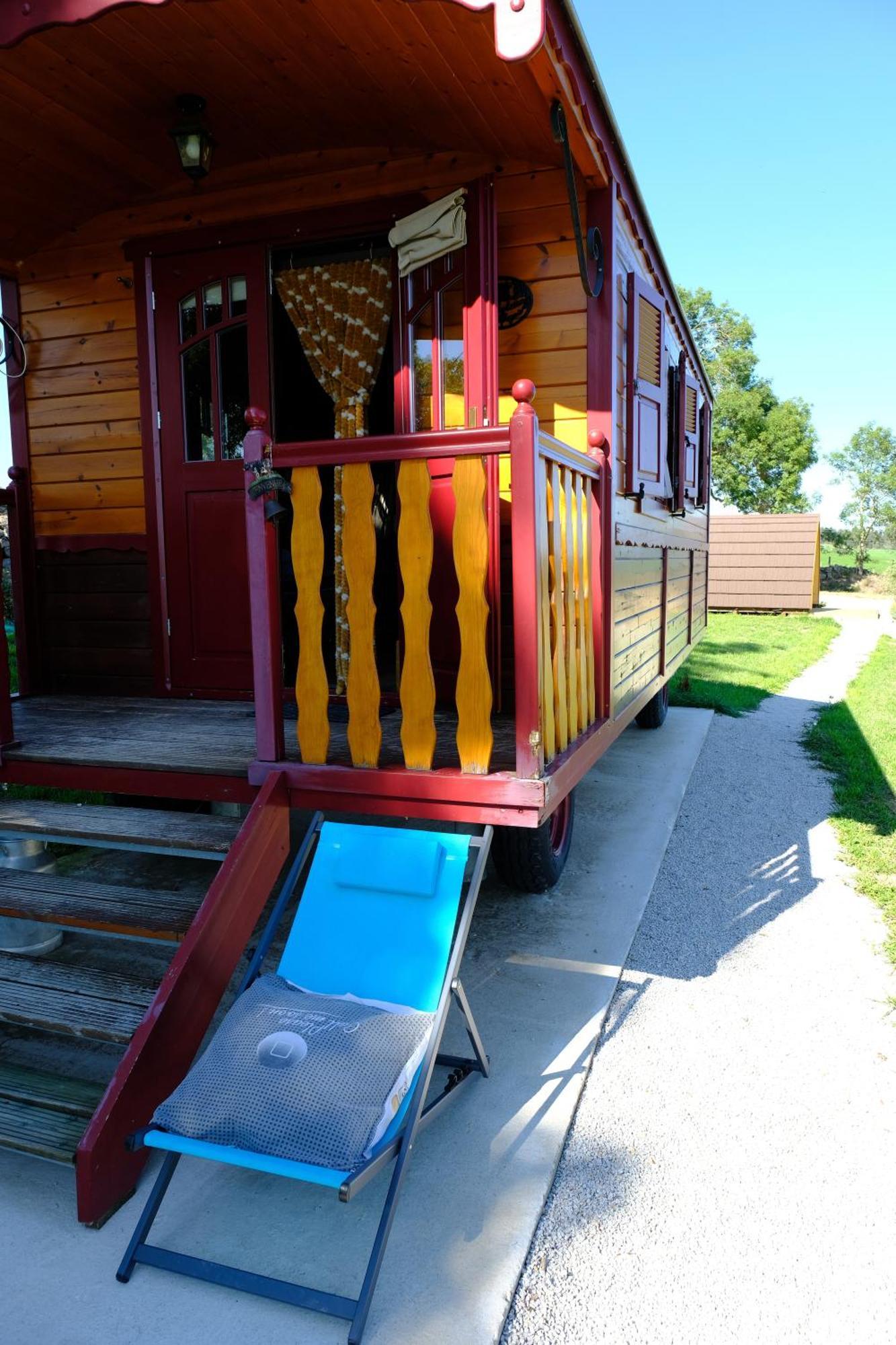 Les Roulottes De La Ferme Des Chanaux Saint-Julien-d'Ance Eksteriør billede